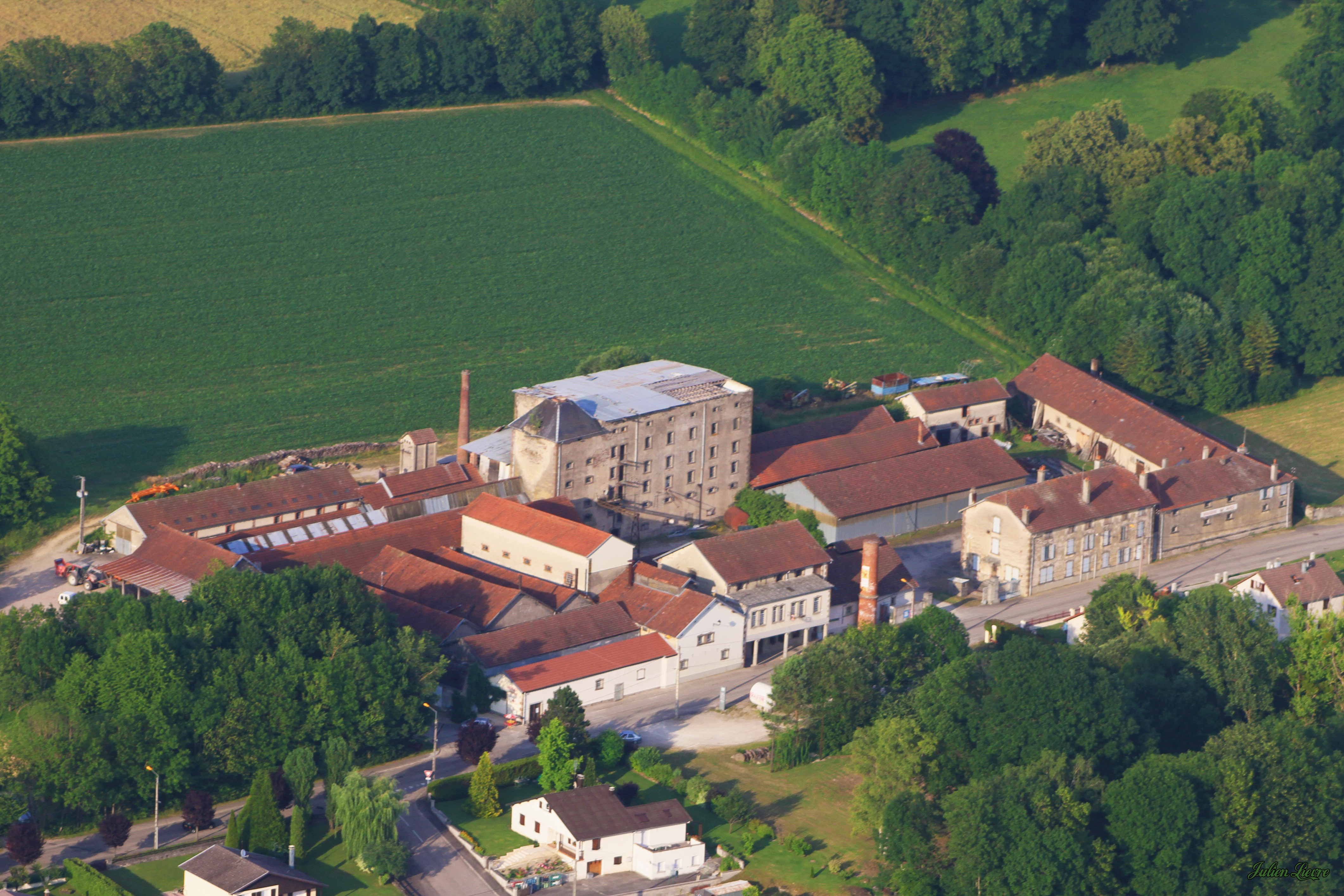 Brasserie Musée de Ville-sur-Illon vue du ciel